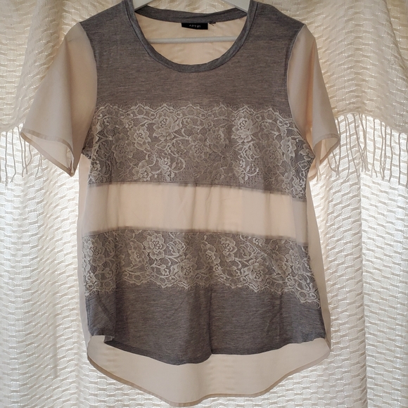 Grey & White Loose Blouse - Picture 1 of 3
